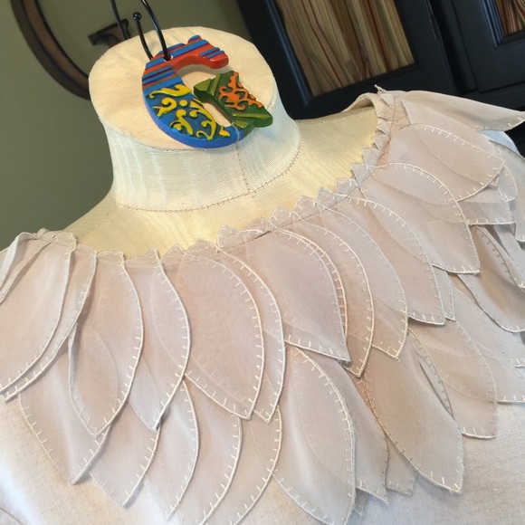 Choices Cream Linen Tunic Leaf Accents @ Neck - Picture 2 of 5